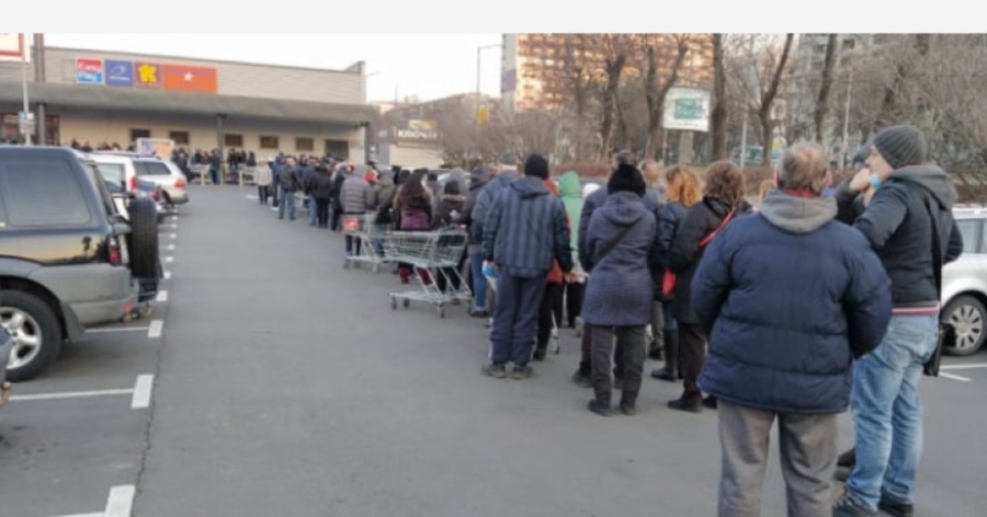 Мъж почина, докато чака на опашка за олио